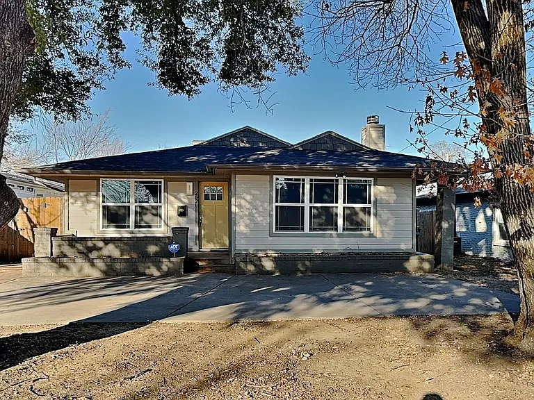 2828 Livingston Ave — Photo 1