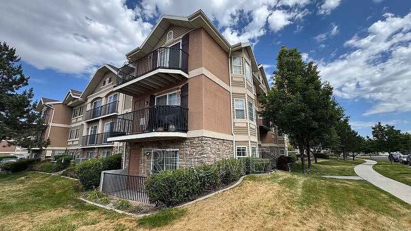 1st image of 1617 W Treille Ct Unit I2b