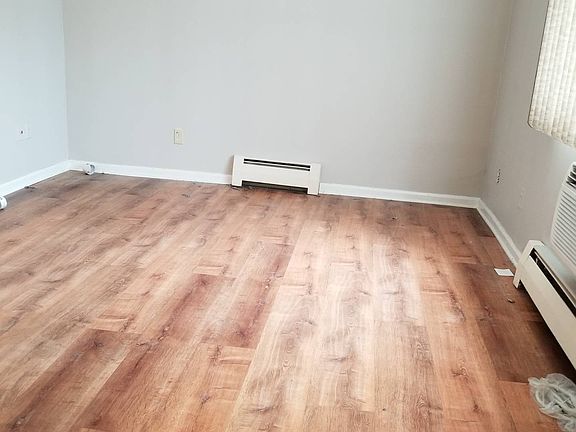 4th image of 2 Elmwood Park Dr APT 203