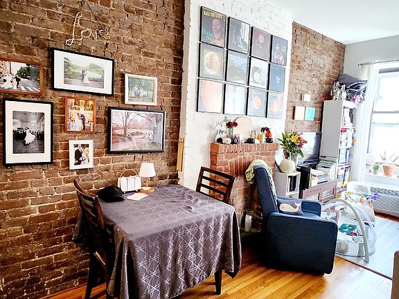 3rd image of 27 W 76th St #3