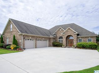 2207 Queenston Ct SW, Decatur, AL 35603