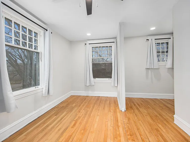538 Logan St SE — Photo 10