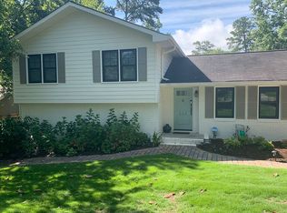 225 Moonshadow Ct, Roswell, GA 30075