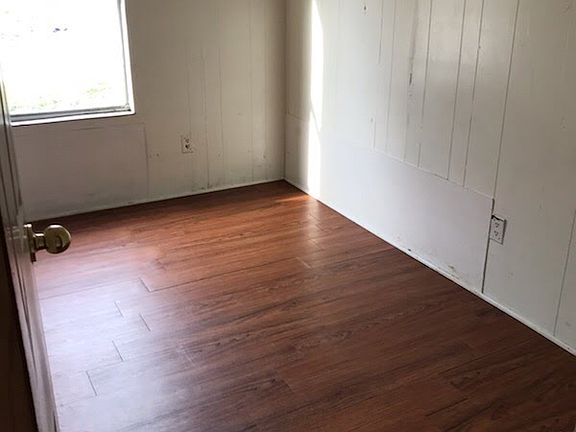 3rd image of 1503 Hinton St Lot 9