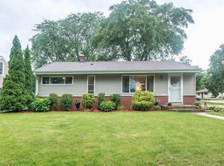 2137 N 115th St, Wauwatosa, WI 53226
