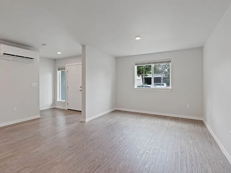 Wall Street Townhomes — Photo 7