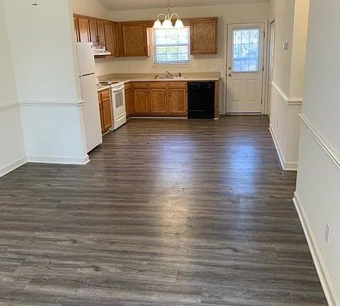 2nd image of 4320 Belcher St #B