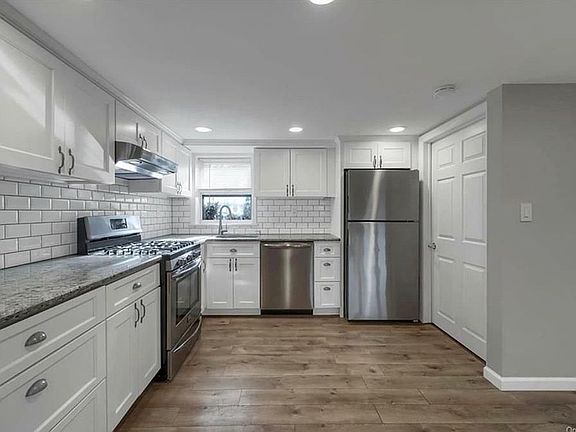 4th image of 121 Ridge St