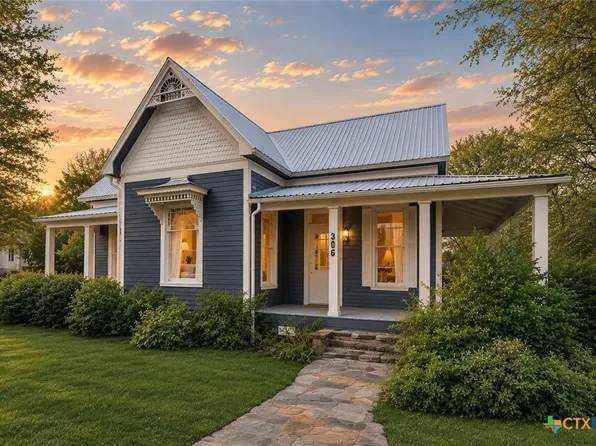 306 5th Ave, Smithville, TX 78957