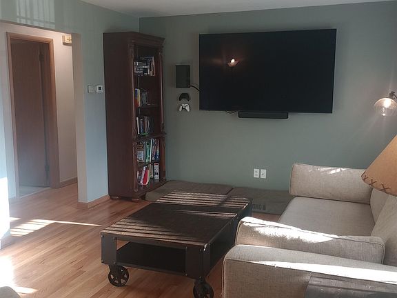 5th image of 1020 Emerson Dr