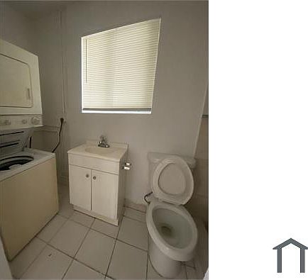 4th image of 1755 NW 18th St