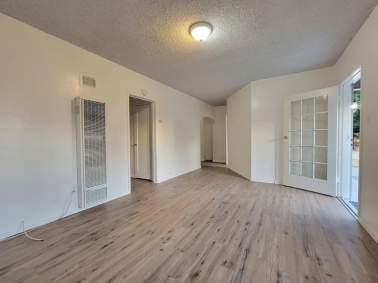 416 N 3rd Ave — Photo 6