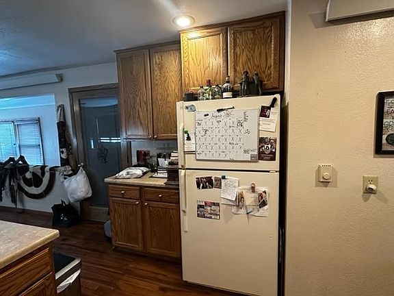 5th image of 935 N 11th Ave
