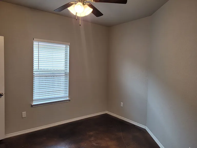 1112 Stanley Way — Photo 9