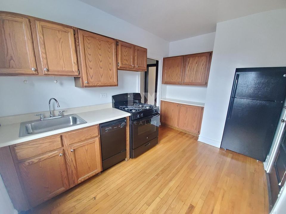 1st image of 1911 W Larchmont Ave #2P