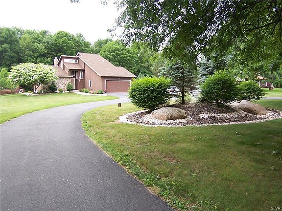 5th image of 1039 Honeysuckle Dr