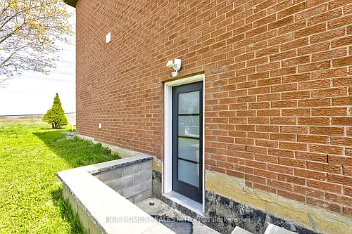 26 Rockwood Cres #LOWER Photo 1