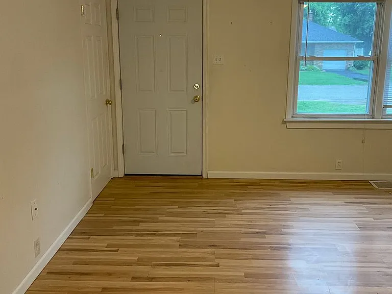 506 E Jefferson St — Photo 2