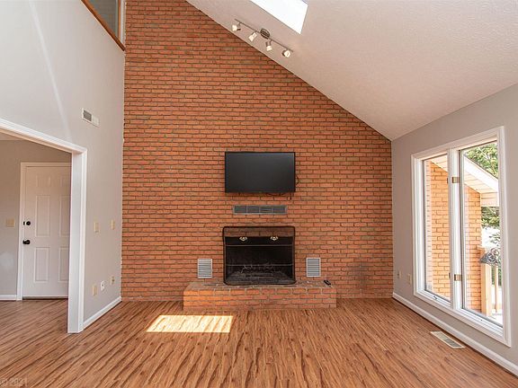 4th image of 401 Lucas Dr