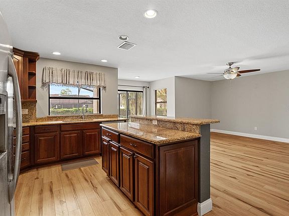 3rd image of 7437 PINEMOUNT DRIVE