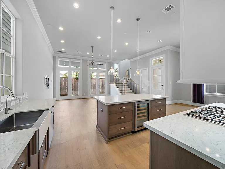 3420 W 12th St — Photo 11
