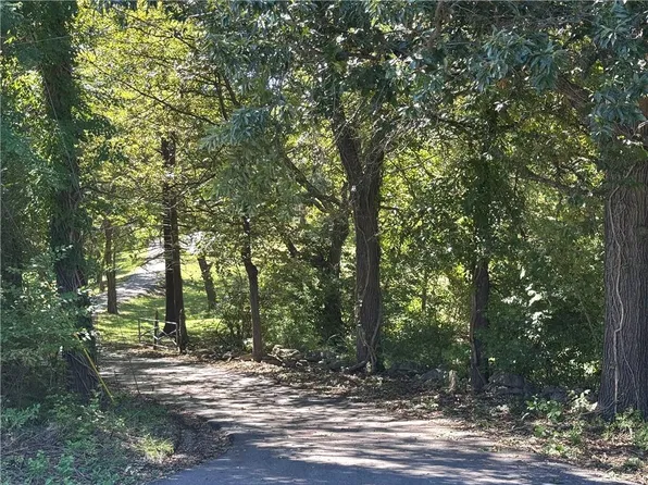 13601 Rickey Rd, Kansas City, MO 64133