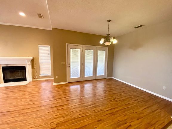 3rd image of 6025 Oakmont Dr
