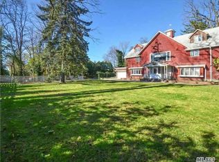 2 Joel Pl, Port Washington, NY 11050