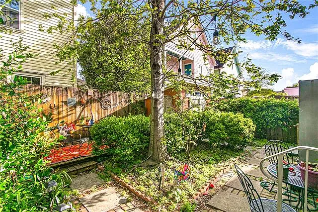 2411 Dauphine St — Photo 8
