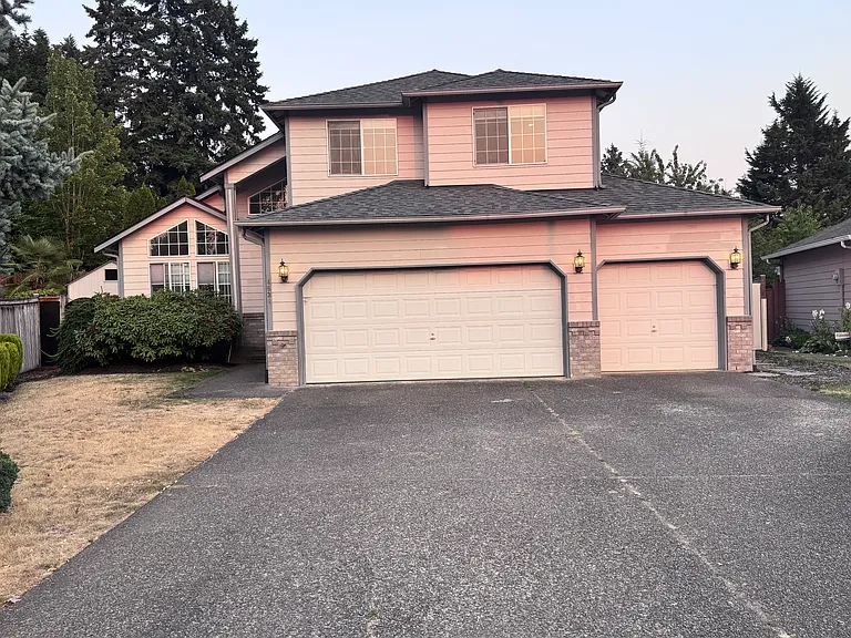 4631 NE 7th Pl — Photo 1