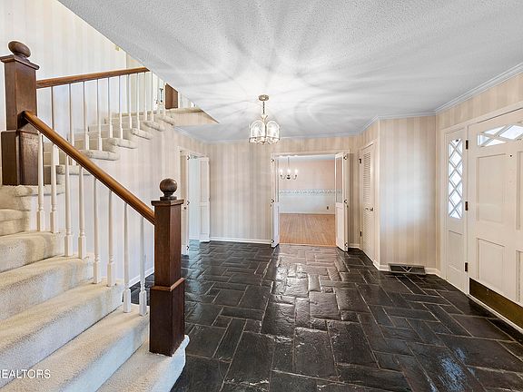4th image of 3120 Great Meadows Dr