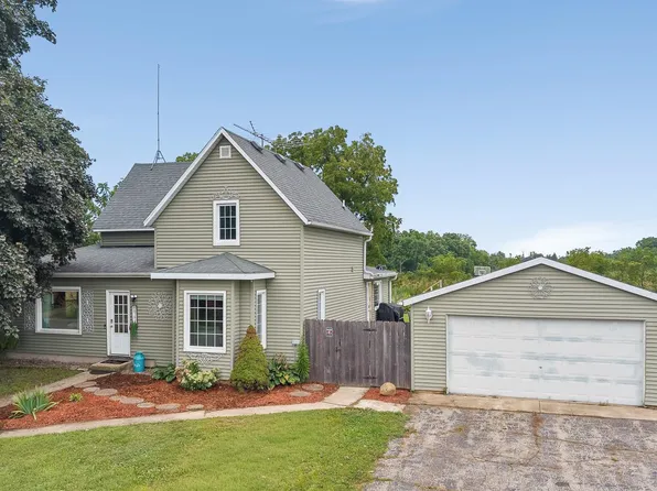 W8194 Thompson Rd, Poynette, WI 53955