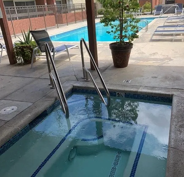 Villa del Sol Apartments — Photo 4