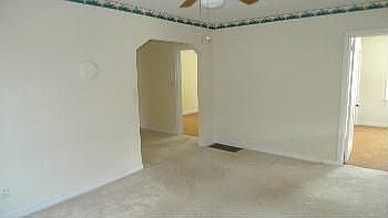 3rd image of 6718 Oxford Ave