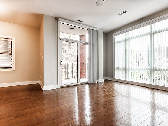 4th image of 4417 S Indiana Ave #3S
