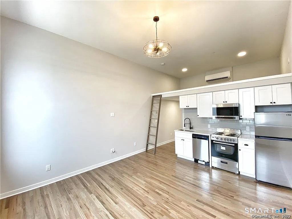 Studio, 1.0 bath, 400 sqft, $1,595 — Photo 1