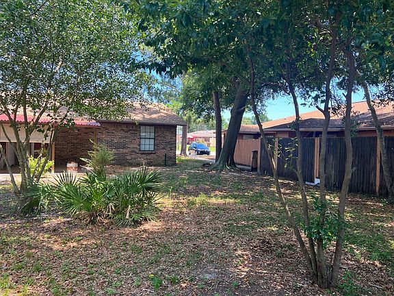 3rd image of 3397 Green Briar Cir APT B