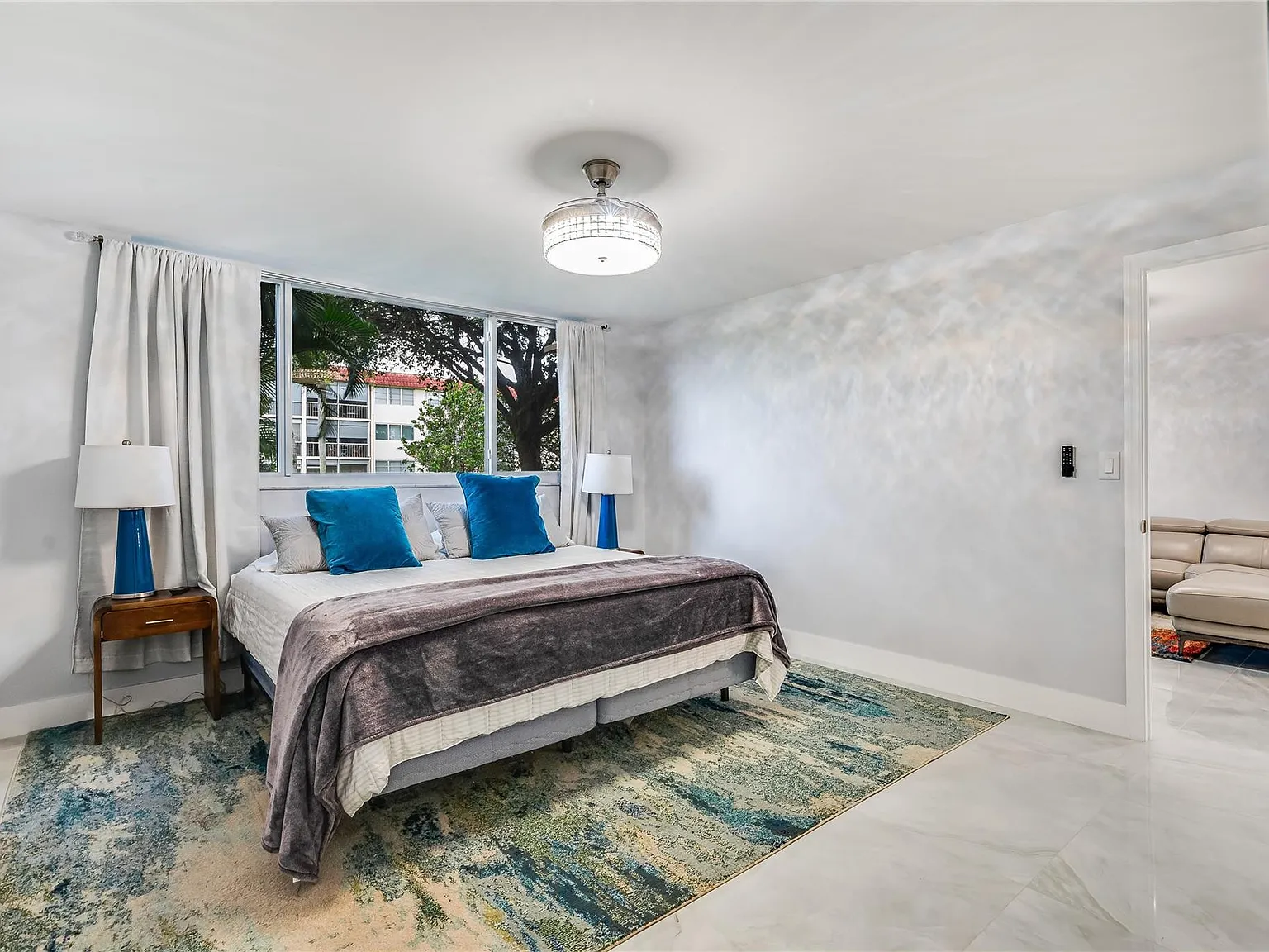 2 bed, 2.0 bath, 1170 sqft, $3,400 — Photo 3