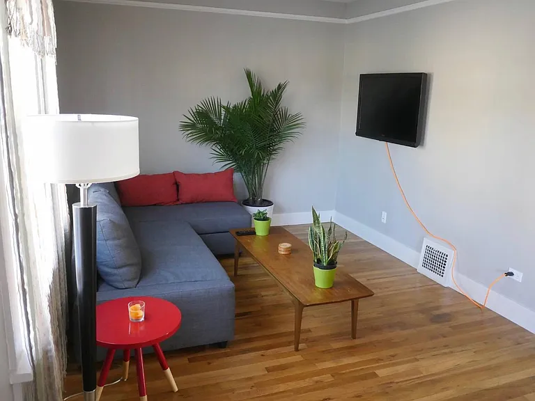 2626 W Argyle Pl — Photo 4