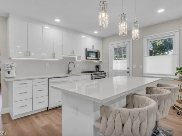 657 Summit Ave, Kenilworth Boro, NJ 07033