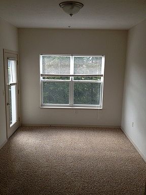 2nd image of 114 Oxford Dr APT 5