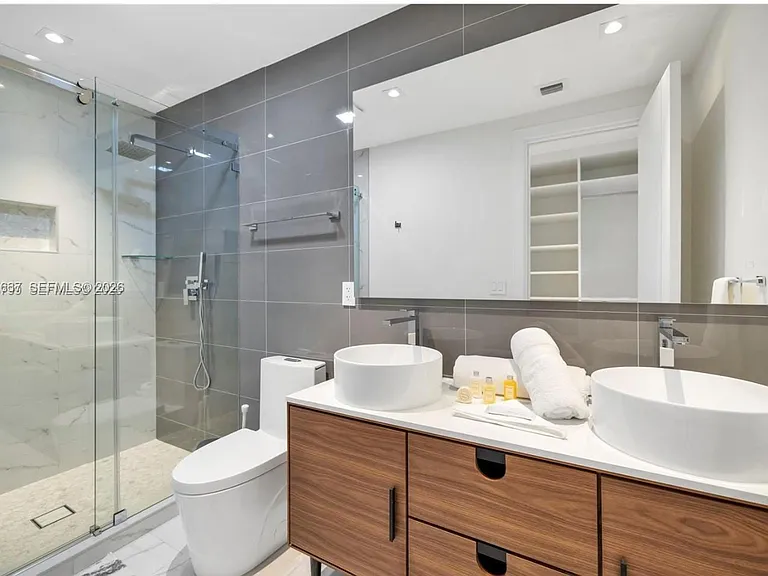 3504 Crystal View Ct — Photo 9