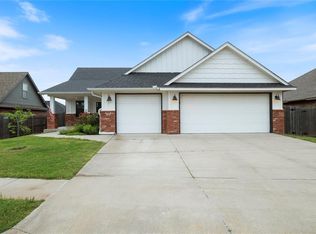 9008 W Scarlet Blvd, Yukon, OK 73099