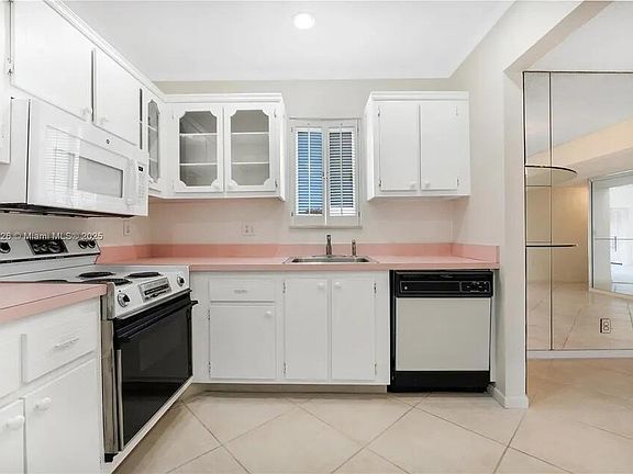 3rd image of 2532 Boundbrook Drive S #104