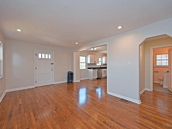 3rd image of 3285 Brater Ave