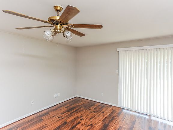 4th image of 432 Rolling Hills Dr