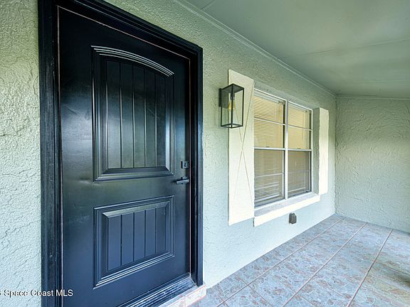 2nd image of 1095 Carol Ave