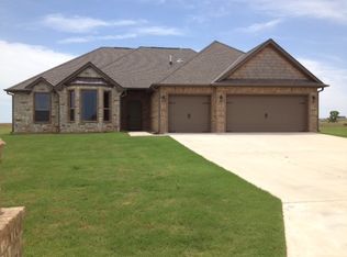 307 Harlee Dr, Elgin, OK 73538