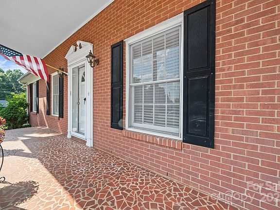 4th image of 2909 Eastway Dr