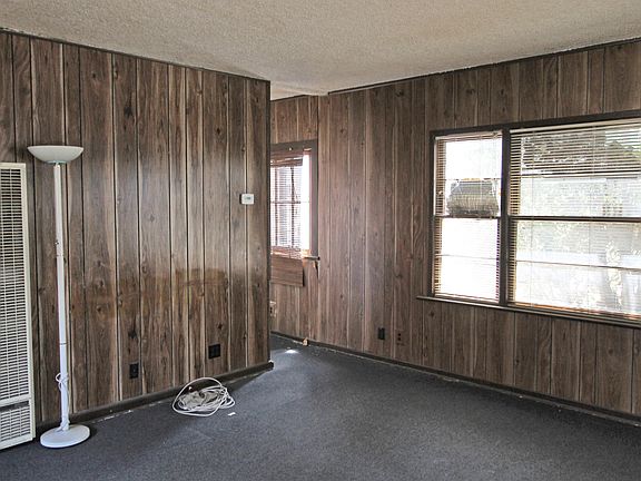 3rd image of 10720 McVine Ave